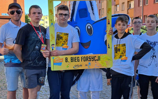 Na zdjęciu wychowankowie Mos Stargard podczas przygotowania do Biegu Forsycji w Stargardzie_1